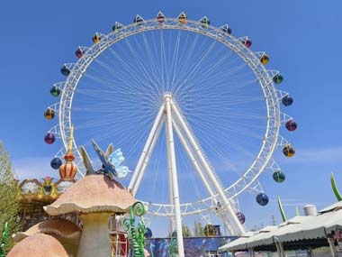 Se vende rueda de la fortuna de parque de atracciones